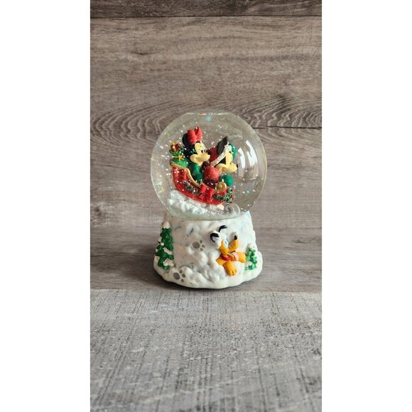 Disney Mickey & Minnie Mouse Christmas Sleigh Ride Enesco Musical Snowglobe - Picture 1 of 6